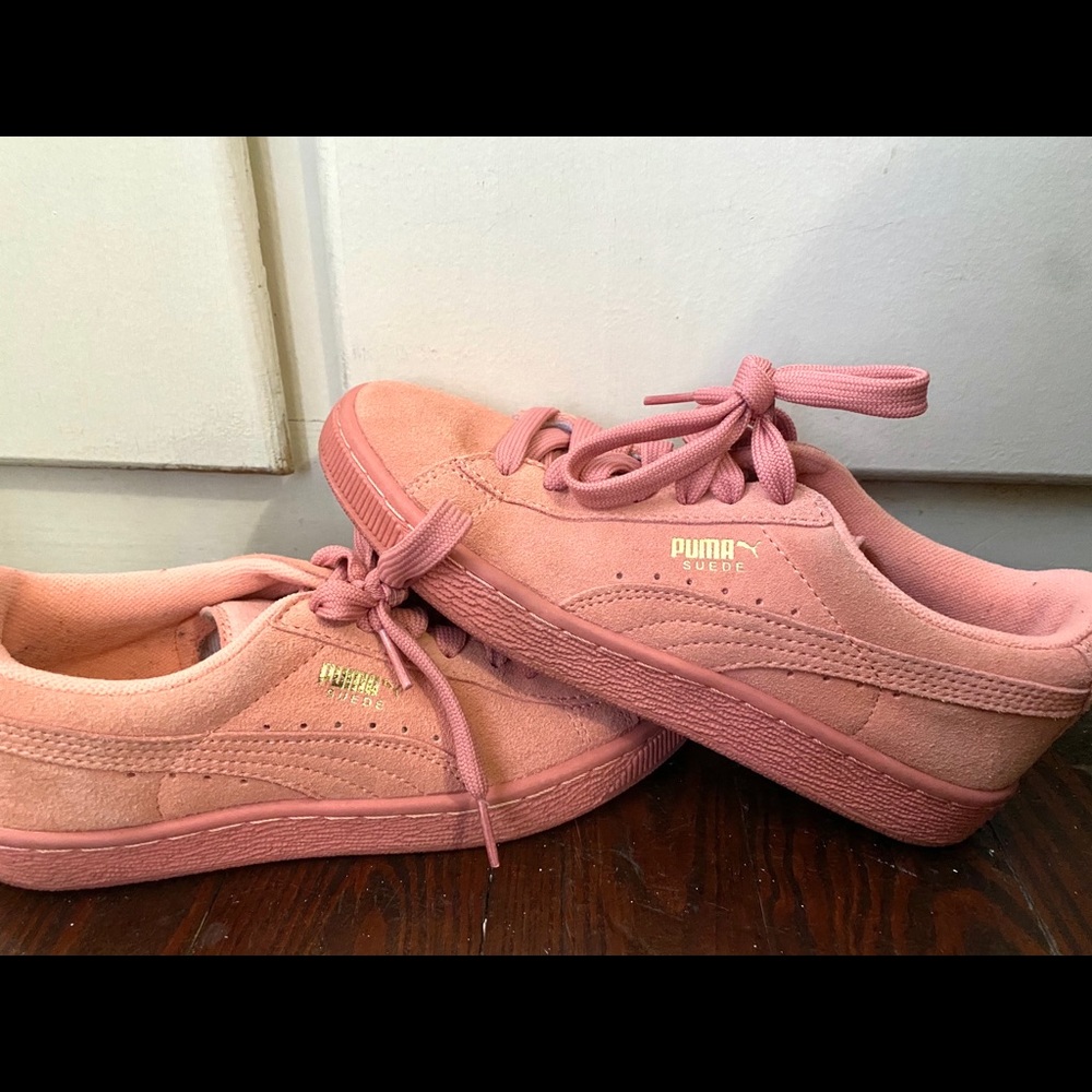 MOVING SALE‼️ Puma Suede Sneakers